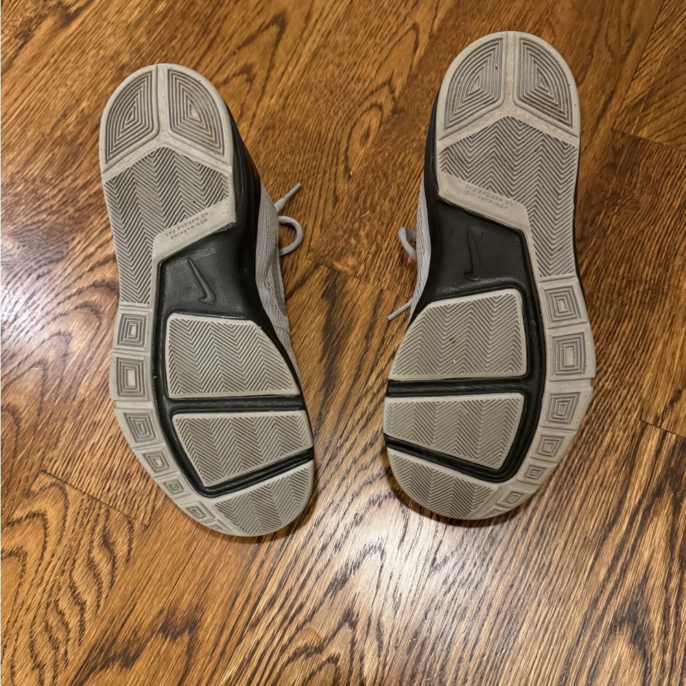 Youth Nike Basketball shoes size 6 - Picture 6 of 6